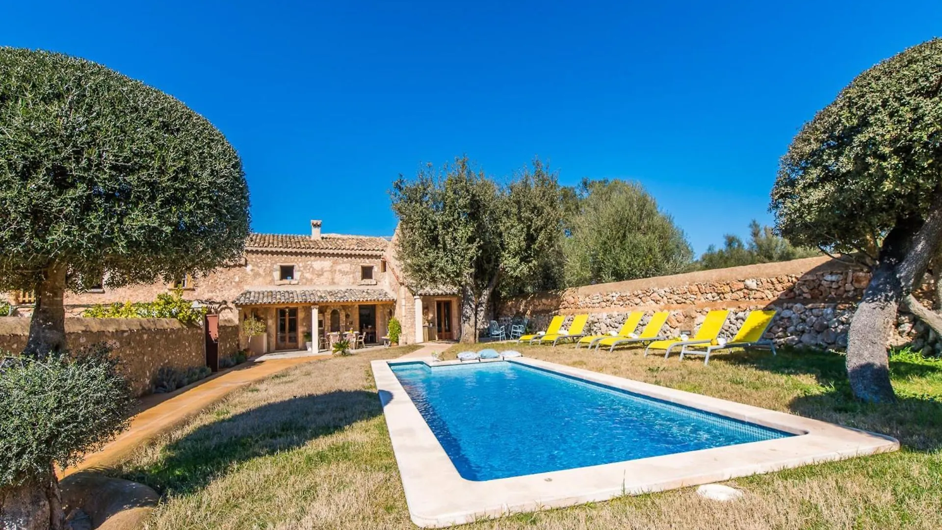 3-Bedroom Charming Villa In Mallorca 센세예스 펜션